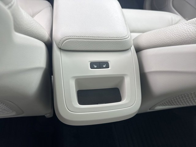 Used 2022 Volvo XC60 B5 Momentum w/ Climate Package image 34