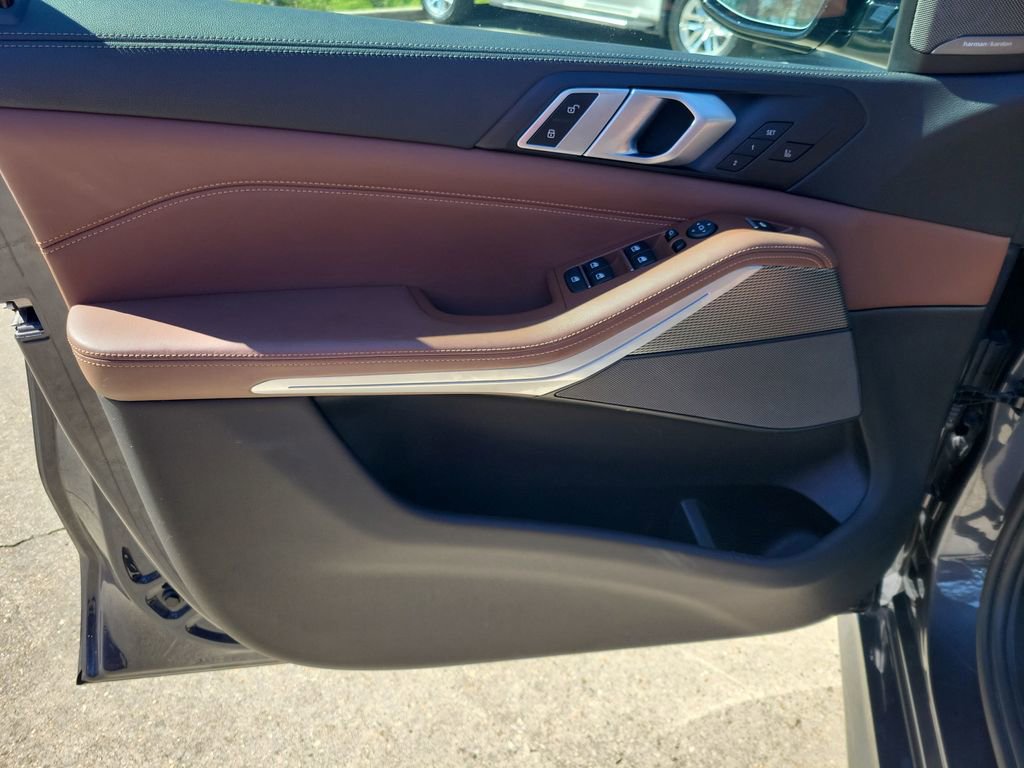 Used 2022 BMW X5 M50i w/ Executive Package image 13