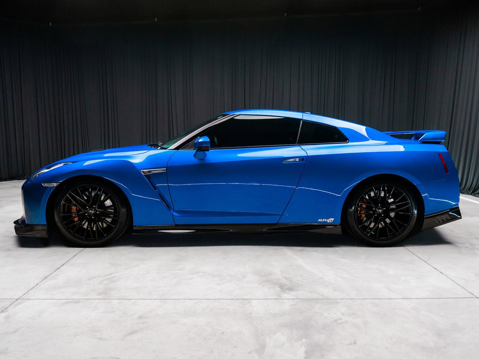 Used 2020 Nissan GT-R Premium image 11