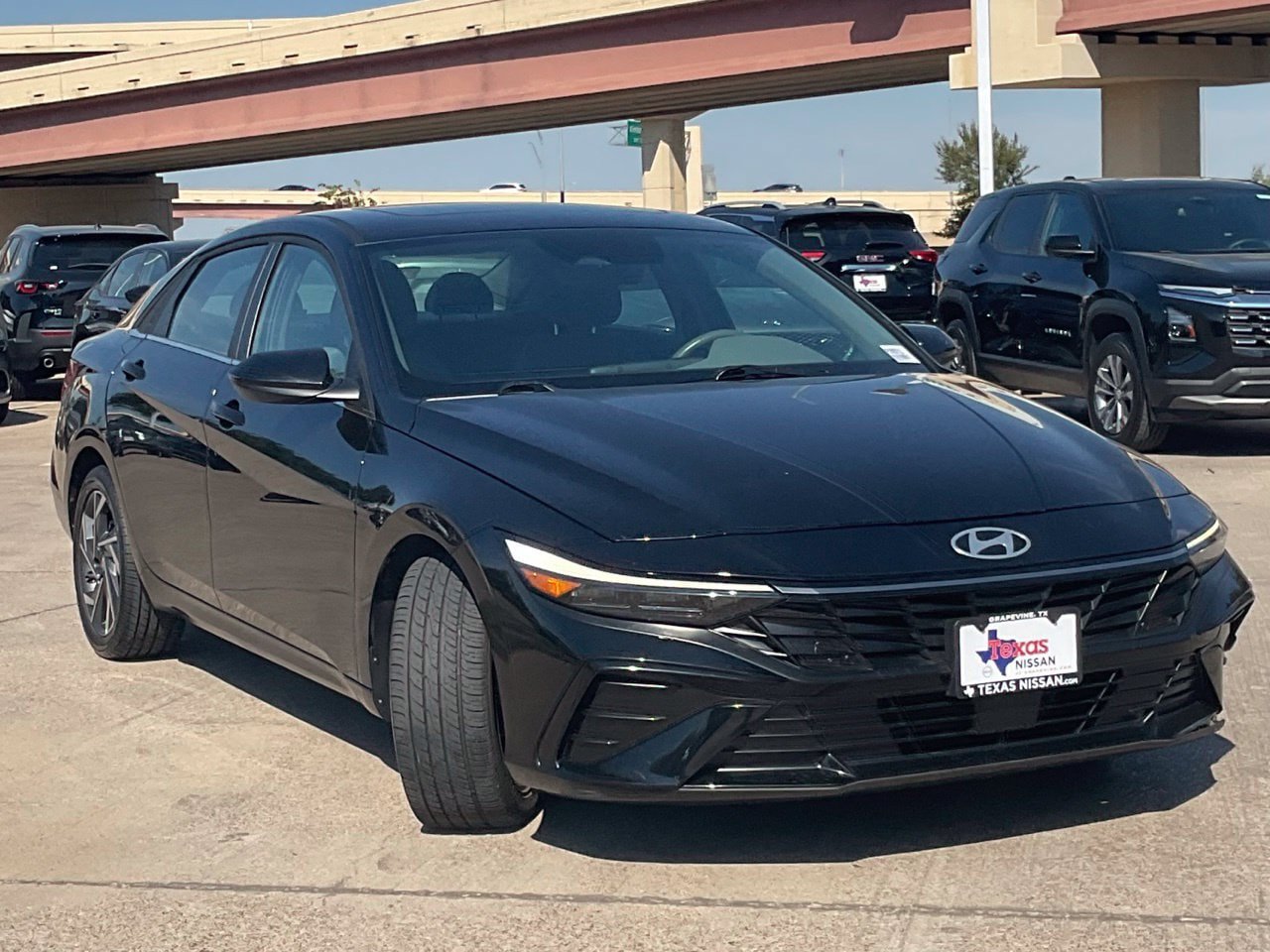 Used 2025 Hyundai Elantra SEL FWD image 3