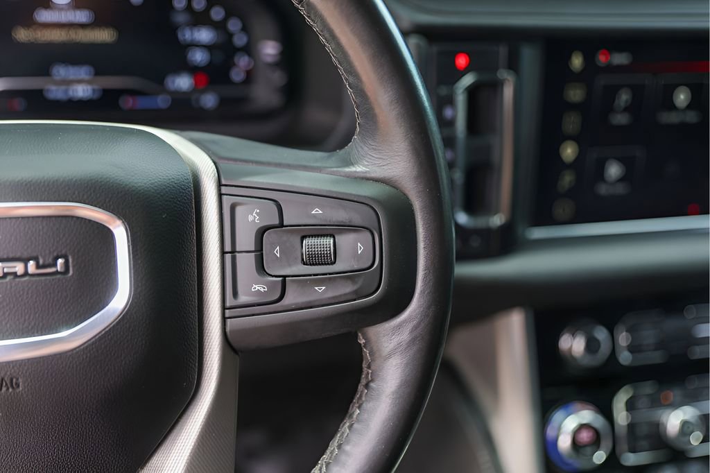 Used 2022 GMC Yukon XL Denali AWD/4WD image 16