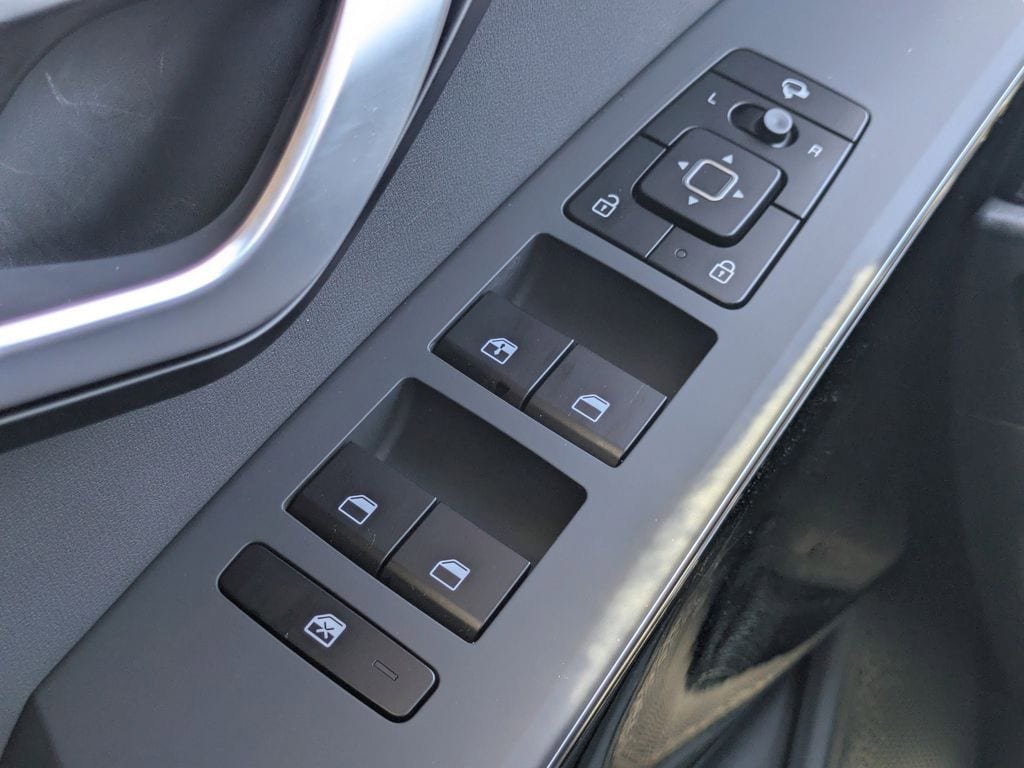 Used 2025 Kia Niro EX Touring FWD image 25