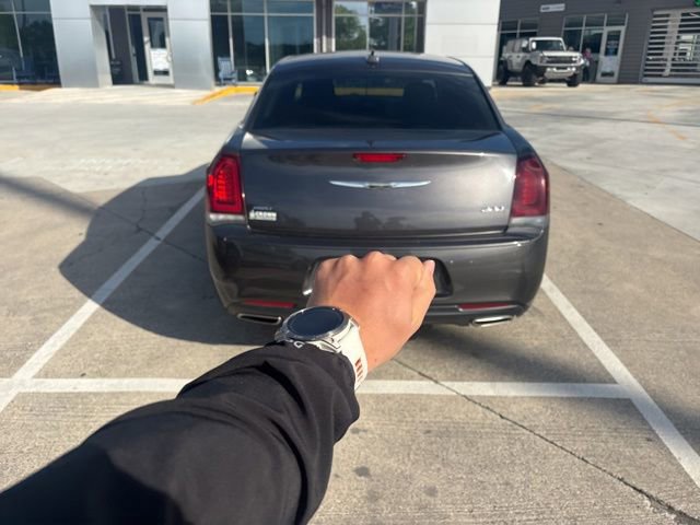 Used 2018 Chrysler 300 Touring w/ Sport Appearance Package AWD/4WD image 4