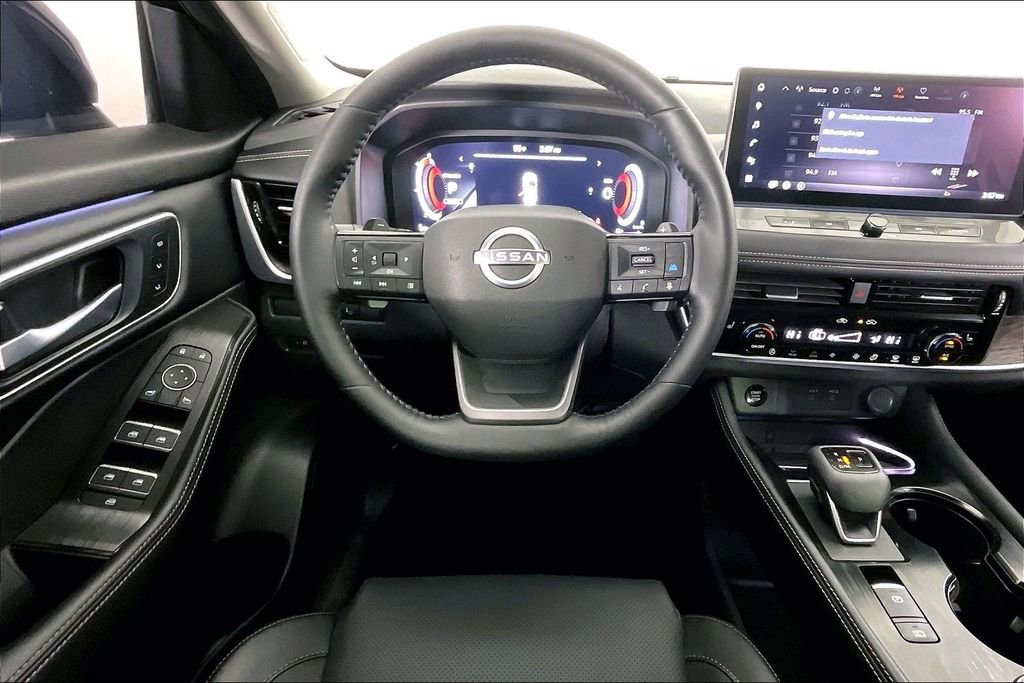 Used 2025 Nissan Rogue Platinum w/ Platinum Premium Package image 7