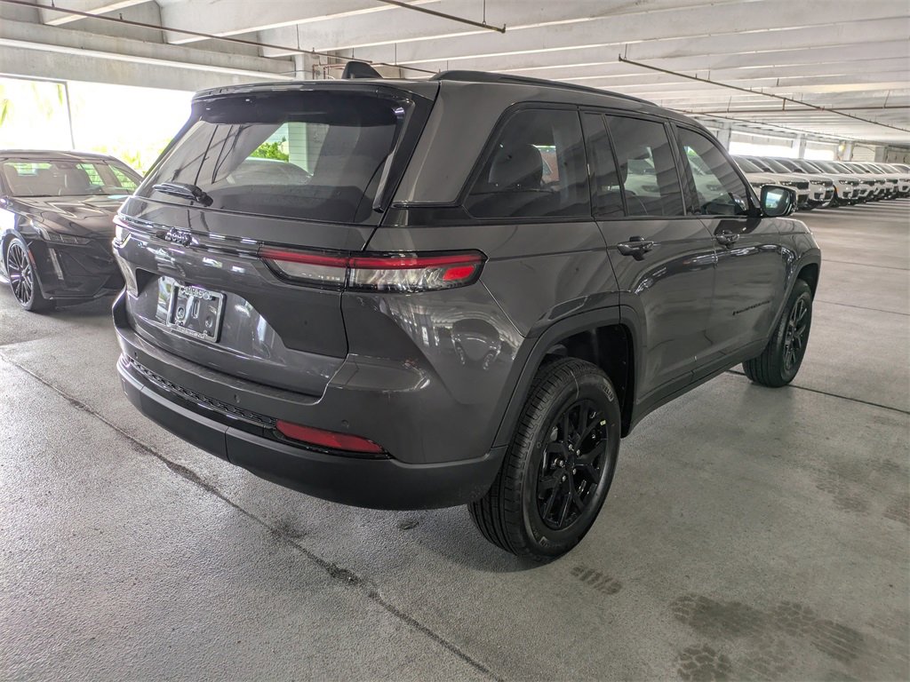 New 2025 Jeep Grand Cherokee Altitude image 5