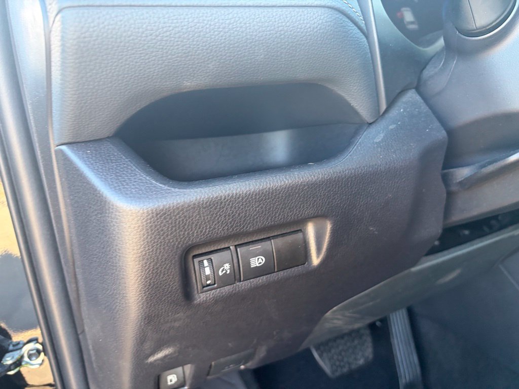 Used 2025 Toyota RAV4 XLE AWD/4WD image 32