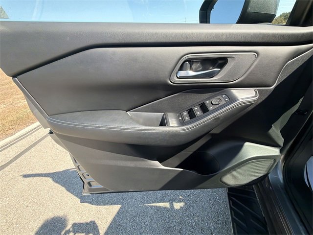 Used 2024 Nissan Rogue SV image 21