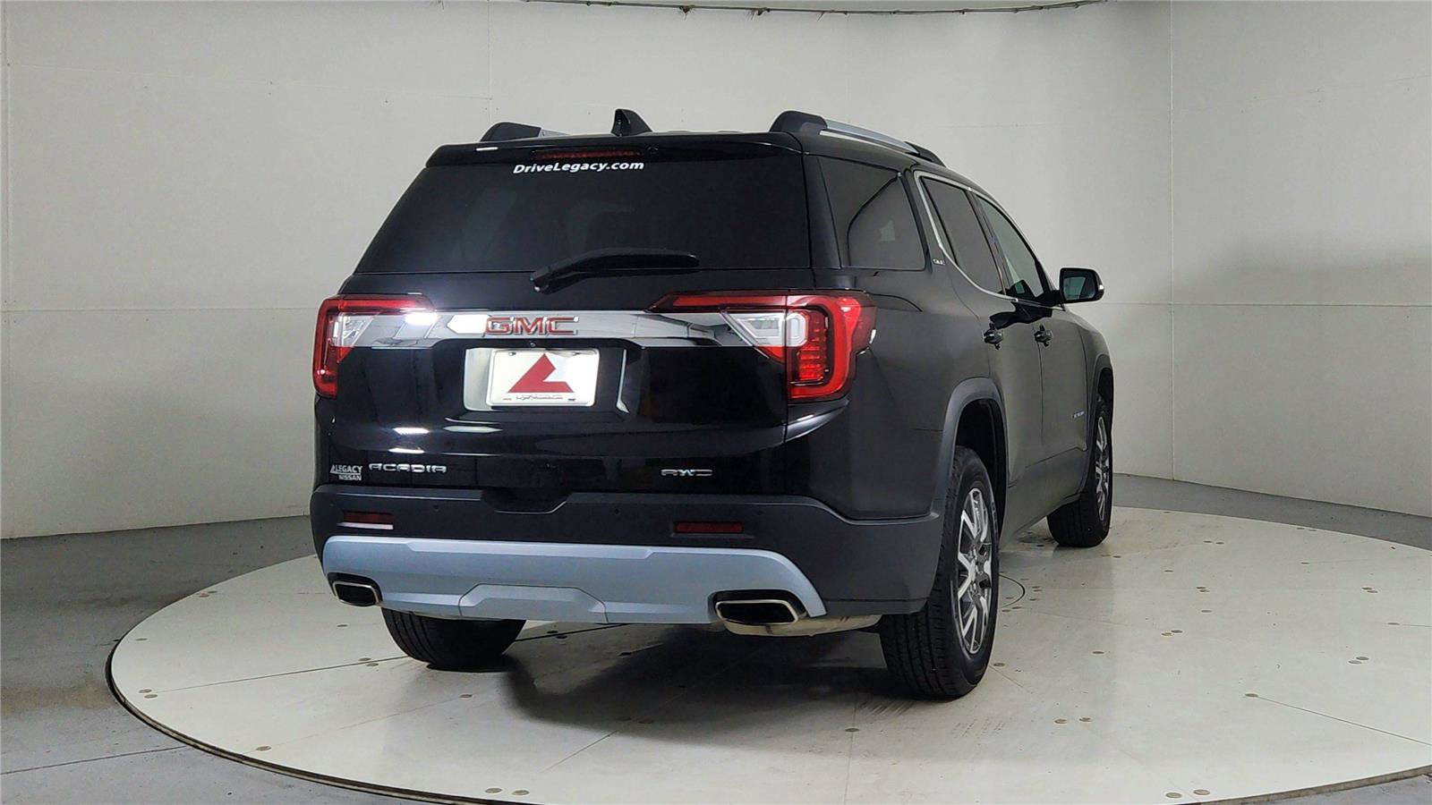 Used 2023 GMC Acadia SLE w/ Driver Convenience Package image 6