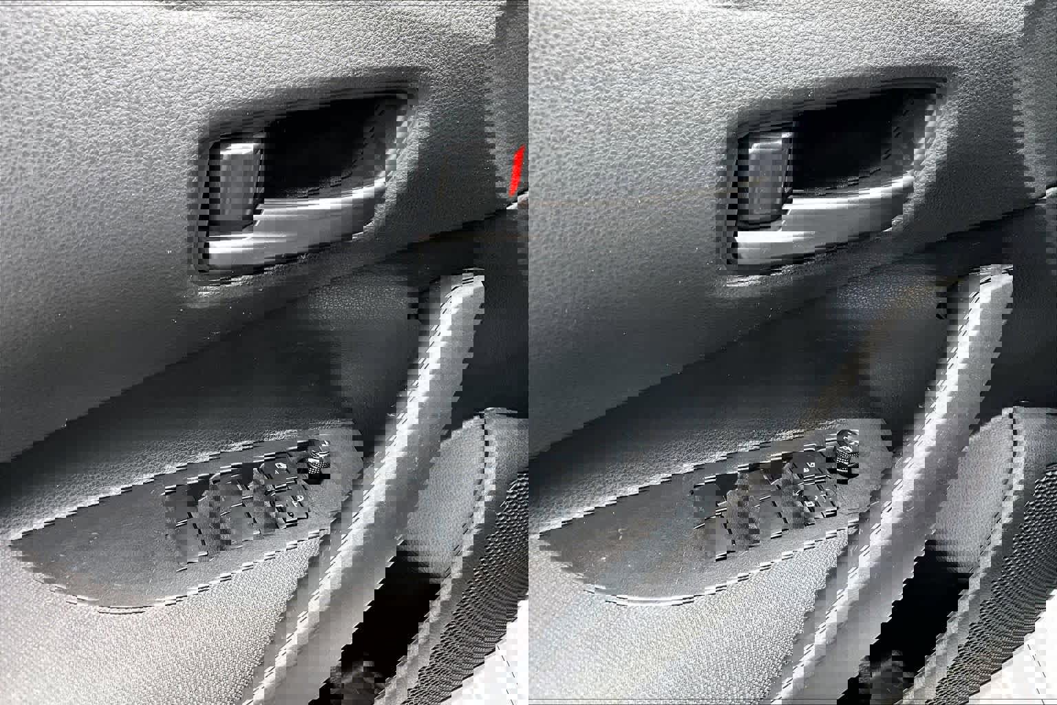 Certified 2023 Toyota Corolla LE image 31