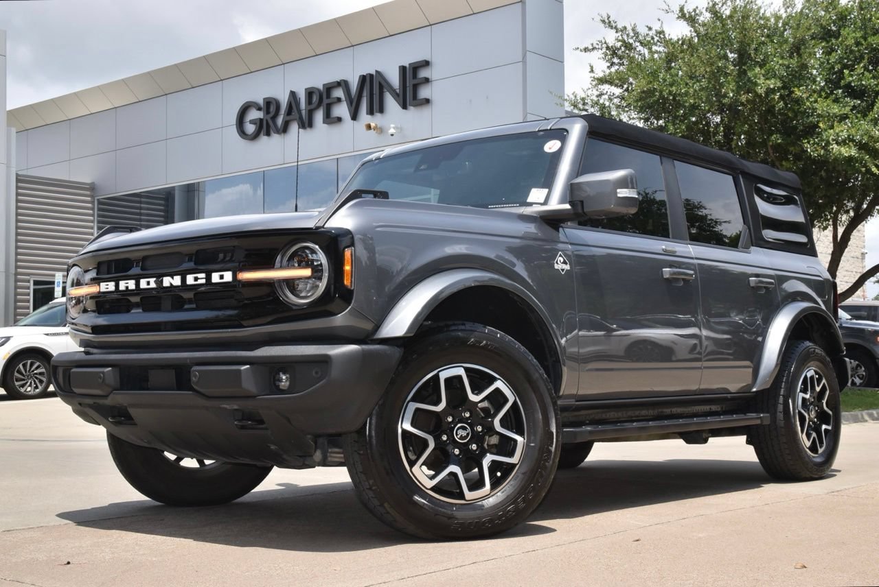 Used 2023 Ford Bronco Outer Banks AWD/4WD image 2