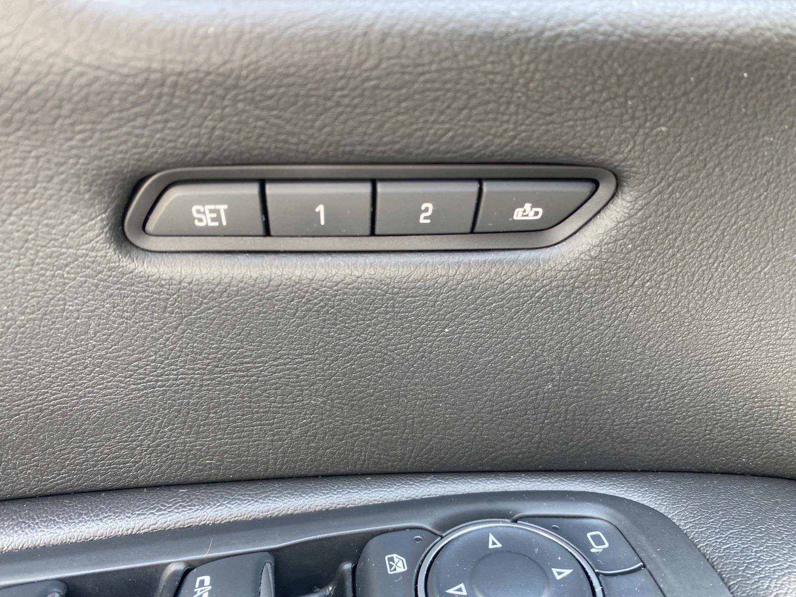 Used 2017 Cadillac XT5 Luxury w/ Driver Awareness Package FWD image 22