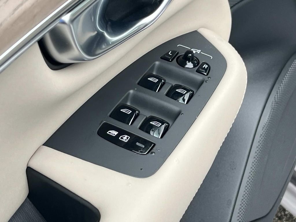 Certified 2026 Volvo XC90 B5 Plus AWD/4WD image 26