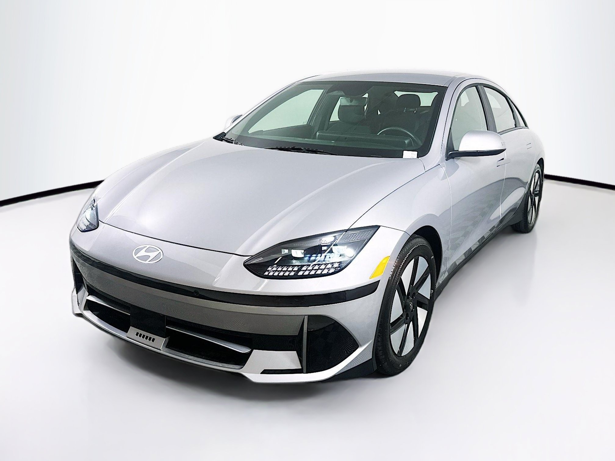 Used 2024 Hyundai Ioniq 6 SE RWD image 3