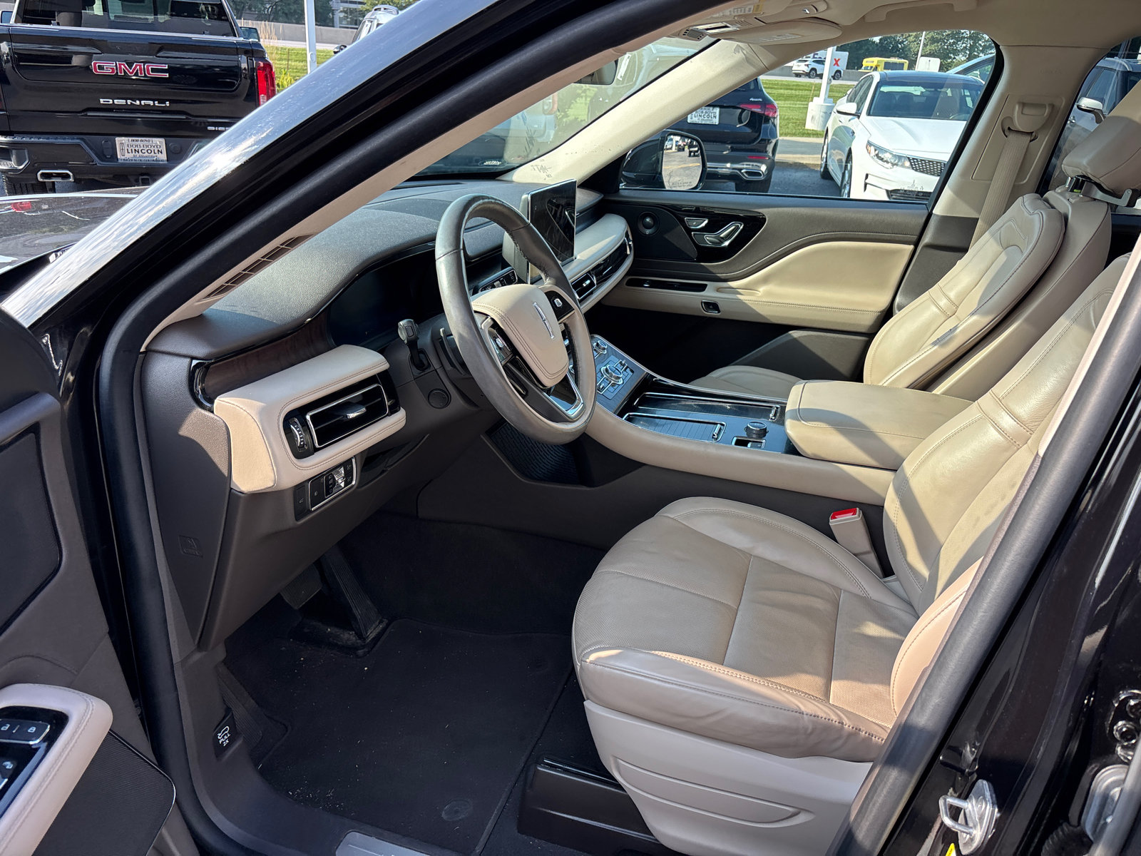Used 2021 Lincoln Aviator Reserve w/ Equipment Group 201A AWD/4WD image 24