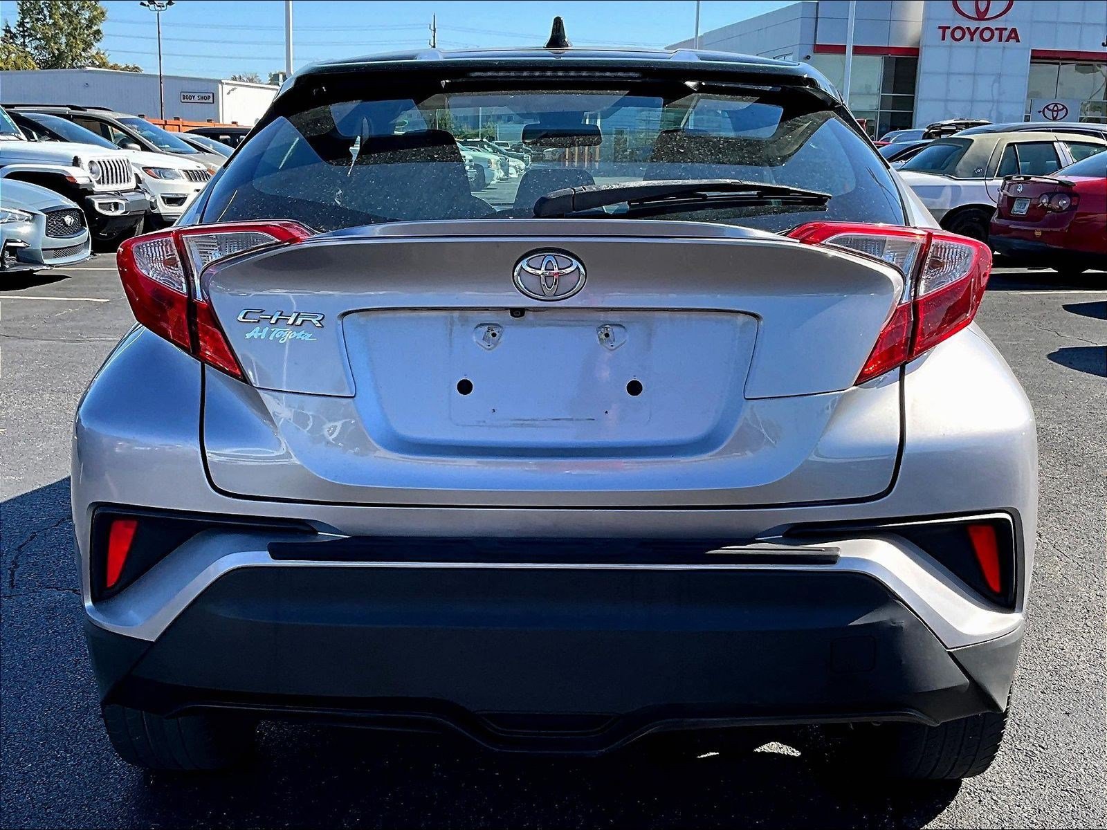 Used 2019 Toyota C-HR XLE FWD image 5
