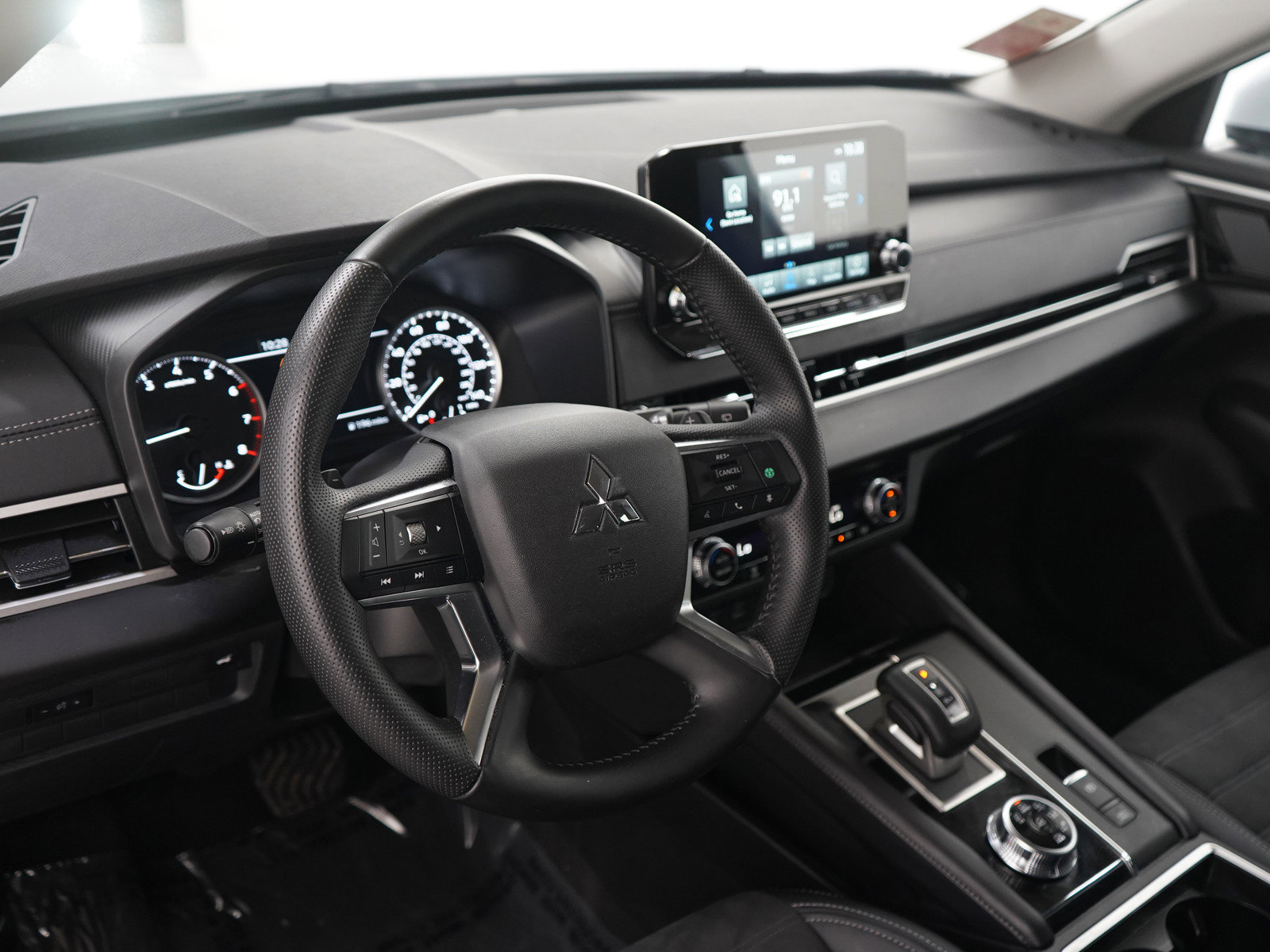 Used 2023 Mitsubishi Outlander SE AWD/4WD image 22