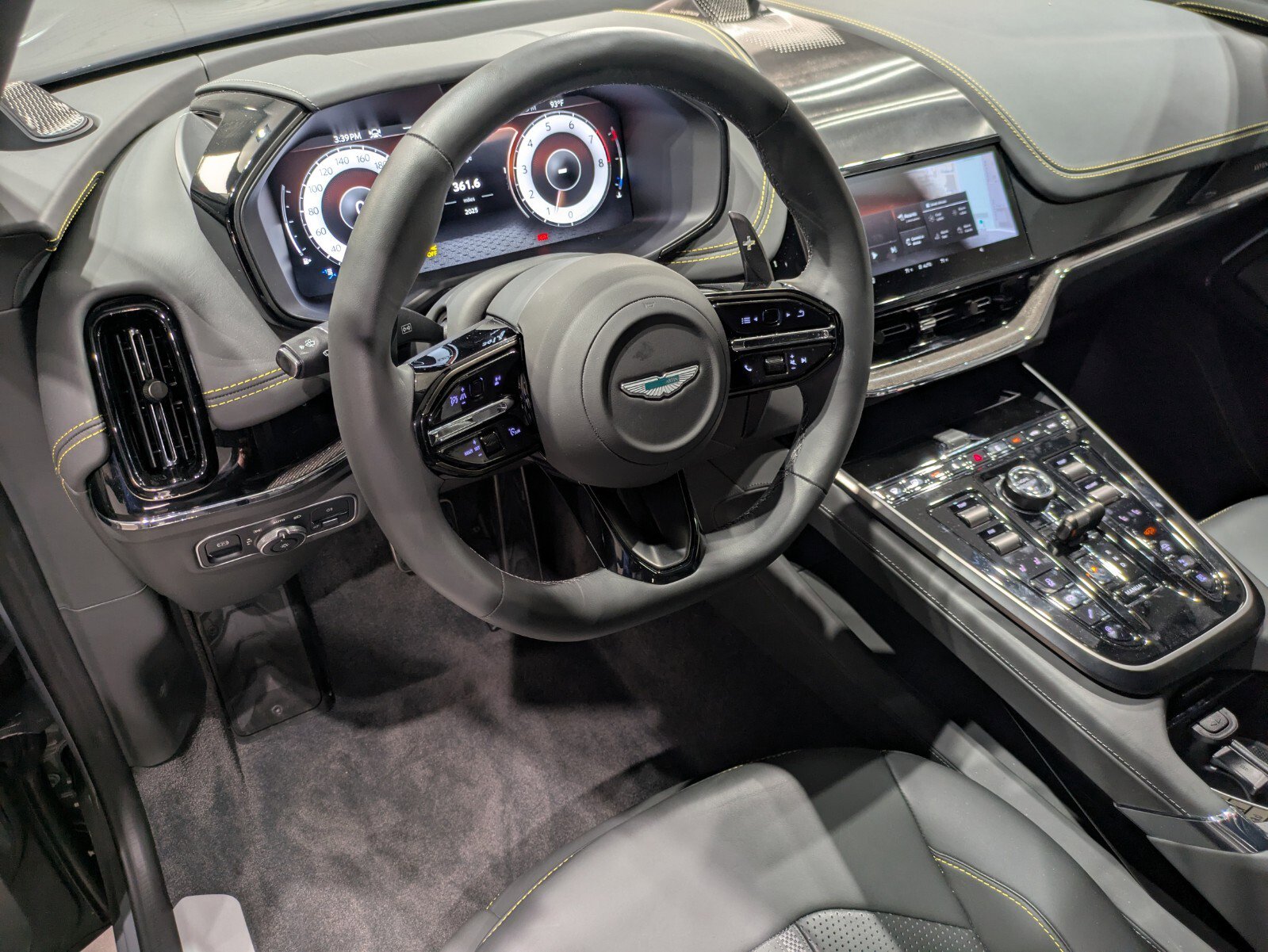 Used 2025 Aston Martin DBX 707 image 33