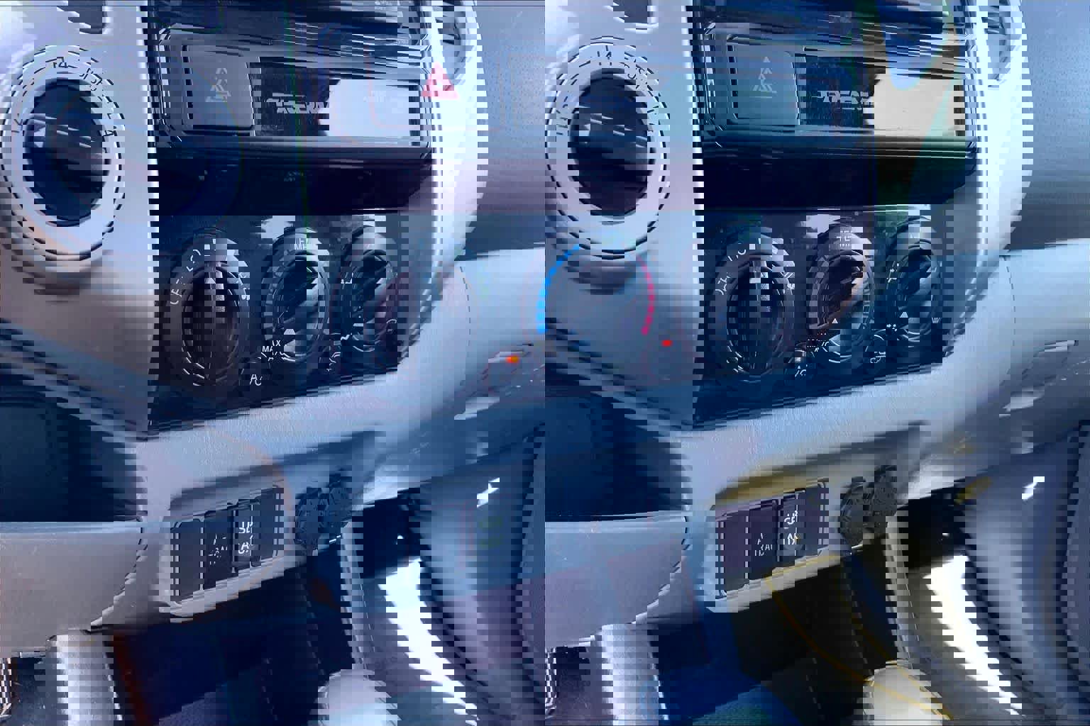 Used 2015 Toyota Tacoma 4x4 Access Cab V6 w/ TRD Off-Road Package image 33