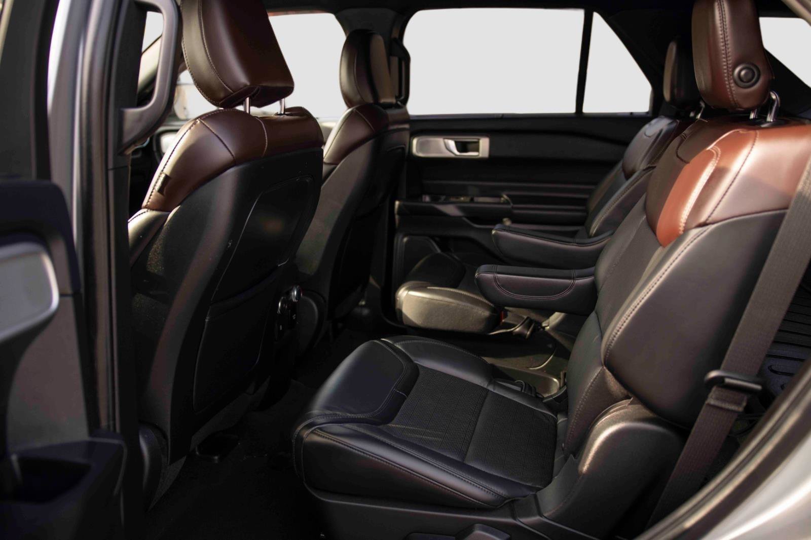 Used 2020 Ford Explorer Platinum w/ Premium Technology Package image 20