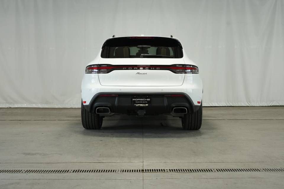 Certified 2025 Porsche Macan AWD/4WD image 6