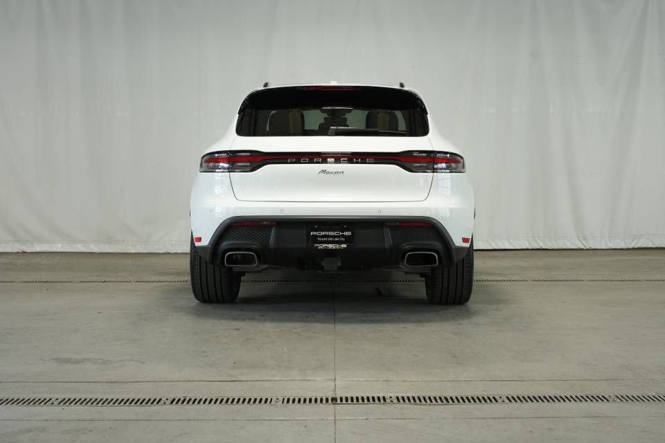 Certified 2025 Porsche Macan AWD/4WD image 6