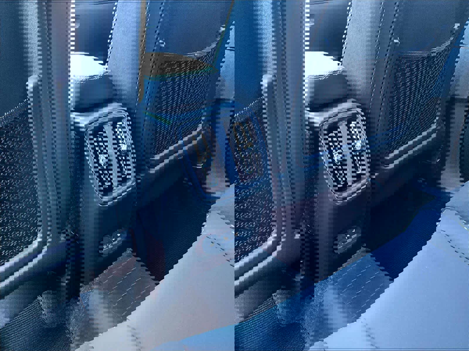 Used 2024 Volvo XC40 Recharge Plus w/ Protection Package Premier image 37