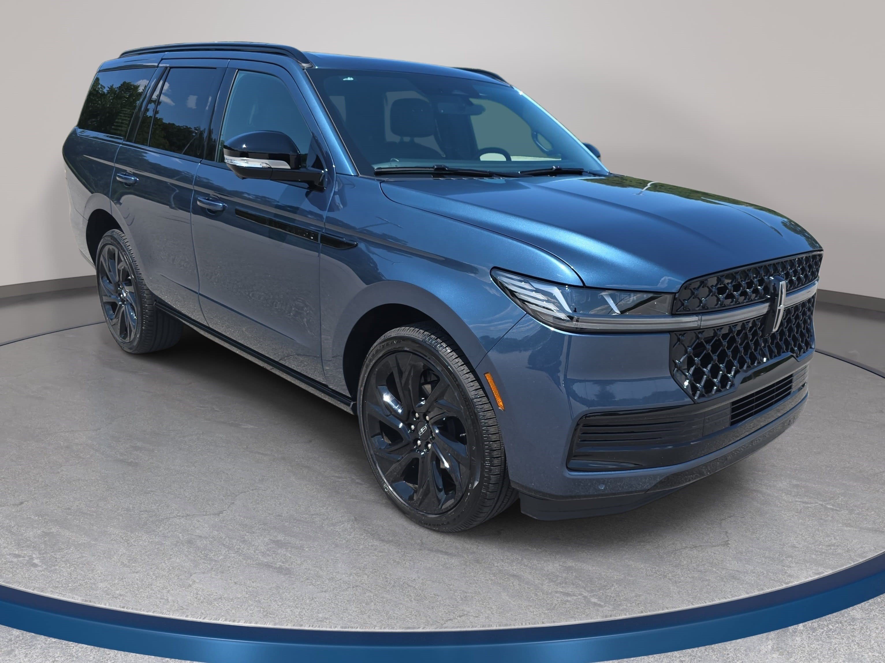 New 2027 Lincoln Navigator Reserve w/ Jet Appearance Package AWD/4WD image 3