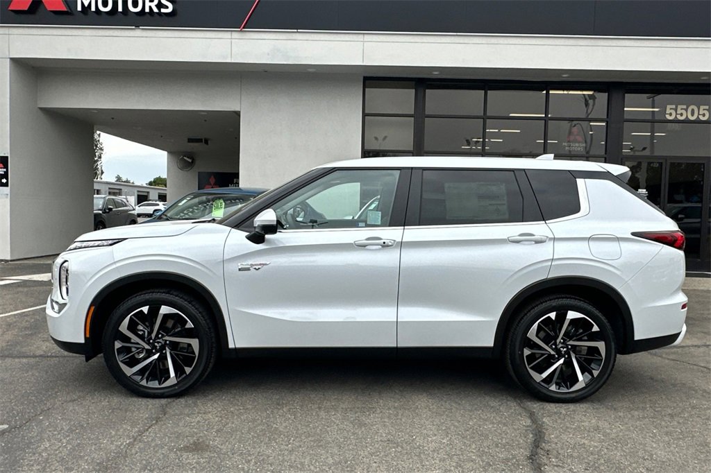 New 2025 Mitsubishi Outlander SE image 8