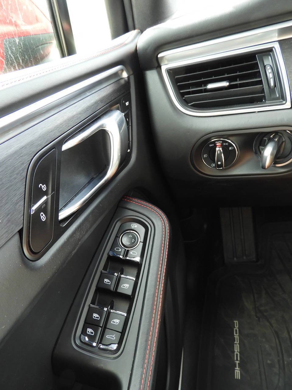 Used 2018 Porsche Macan GTS AWD/4WD image 17