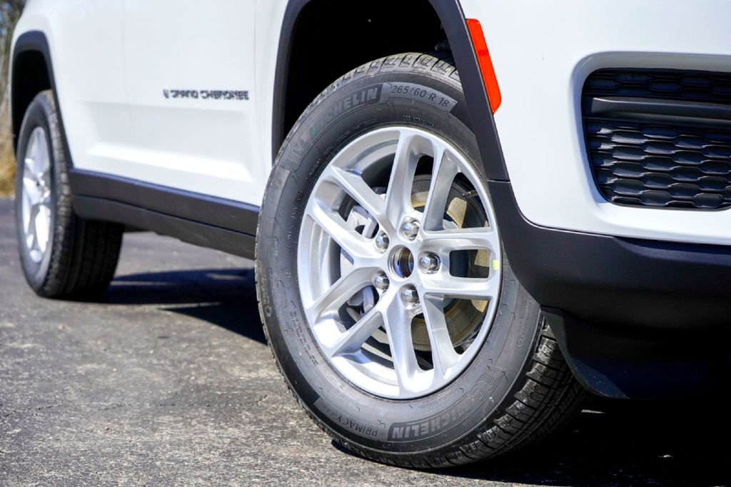 New 2026 Jeep Grand Cherokee Laredo RWD image 3