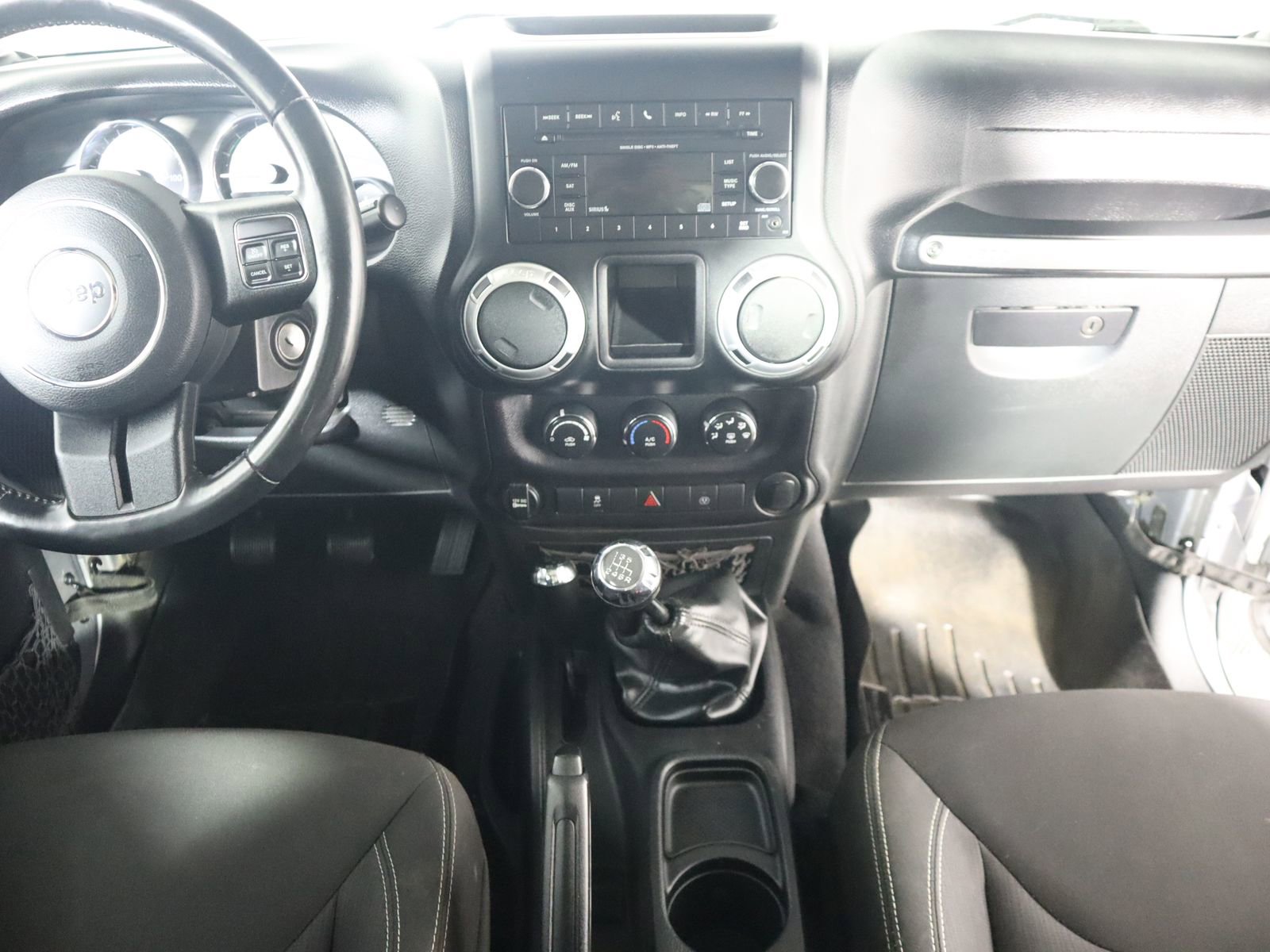 Used 2015 Jeep Wrangler Rubicon w/ Connectivity Group AWD/4WD image 25