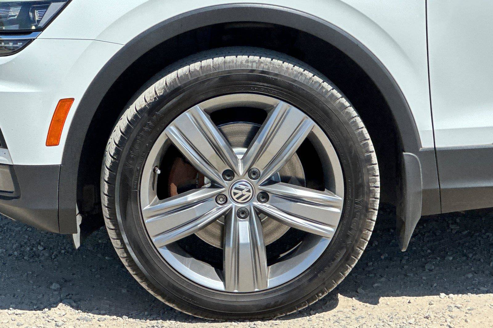Used 2018 Volkswagen Tiguan SEL Premium AWD/4WD image 25