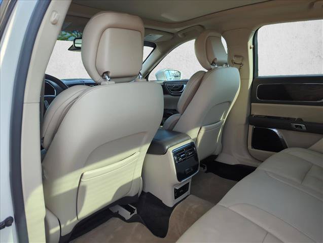 Used 2017 Lincoln Continental Select w/ Climate Package AWD/4WD image 14