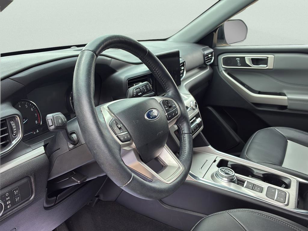 Used 2022 Ford Explorer XLT w/ Equipment Group 202A image 26