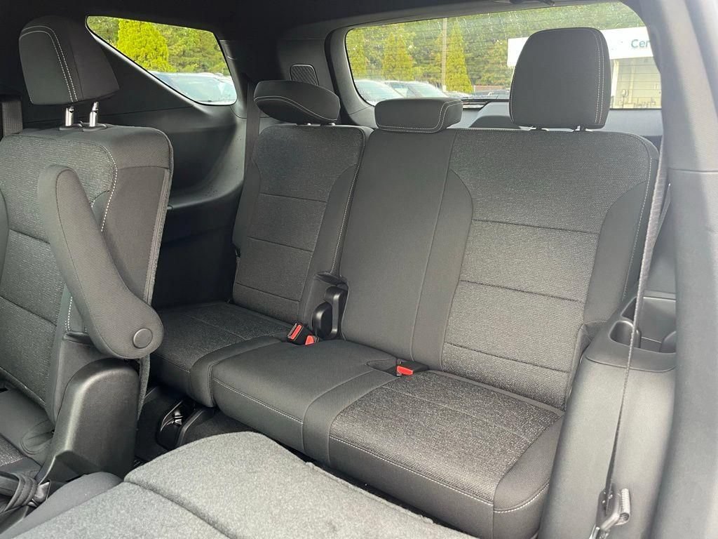 New 2026 Chevrolet Traverse LT w/ Midnight/Sport Edition FWD image 23