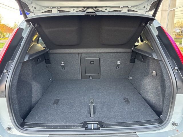 Used 2025 Volvo XC40 B5 Plus AWD/4WD image 12