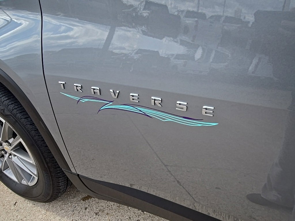 Used 2023 Chevrolet Traverse LT w/ Rear Camera Mirror Package image 44