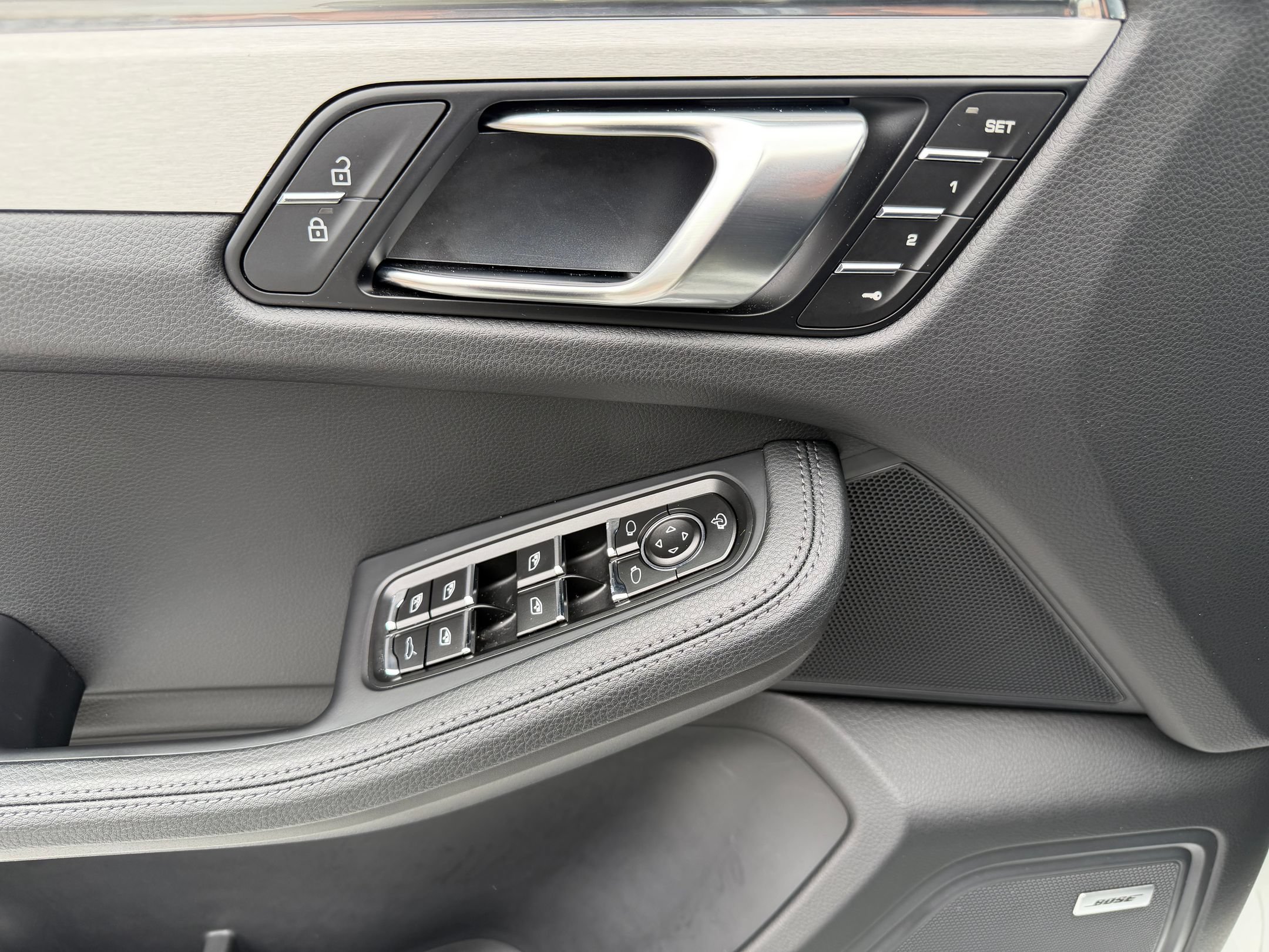 Certified 2026 Porsche Macan AWD/4WD image 24