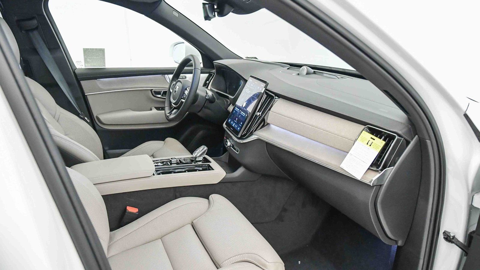 New 2026 Volvo XC90 T8 Ultra w/ Protection Package Premier image 16