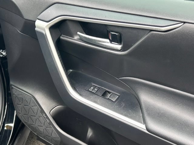 Certified 2025 Toyota RAV4 XLE AWD/4WD image 30