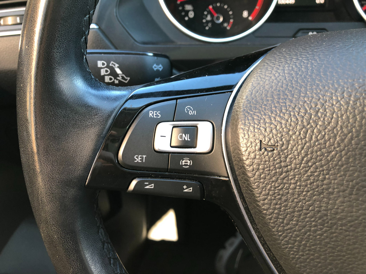 Used 2019 Volkswagen Tiguan SE w/ Panoramic Sunroof Package image 16