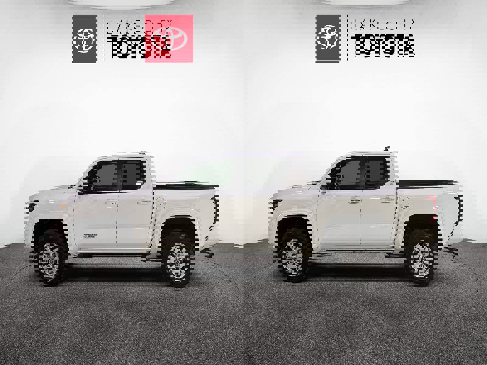 Used 2024 Toyota Tacoma SR5 w/ SR5 Upgrade Package image 3