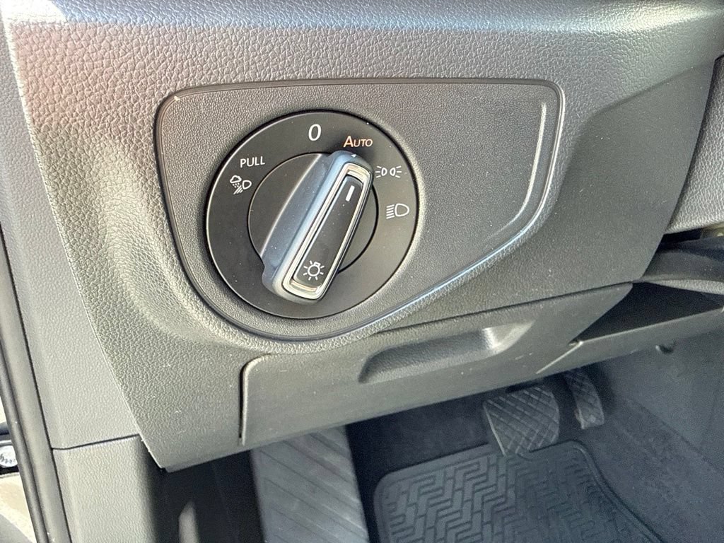 Used 2022 Volkswagen Atlas Cross Sport SE AWD/4WD image 18
