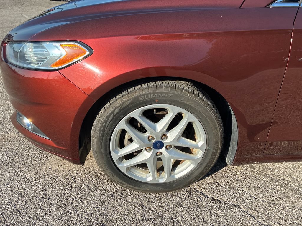Used 2016 Ford Fusion SE w/ Equipment Group 202A FWD image 10