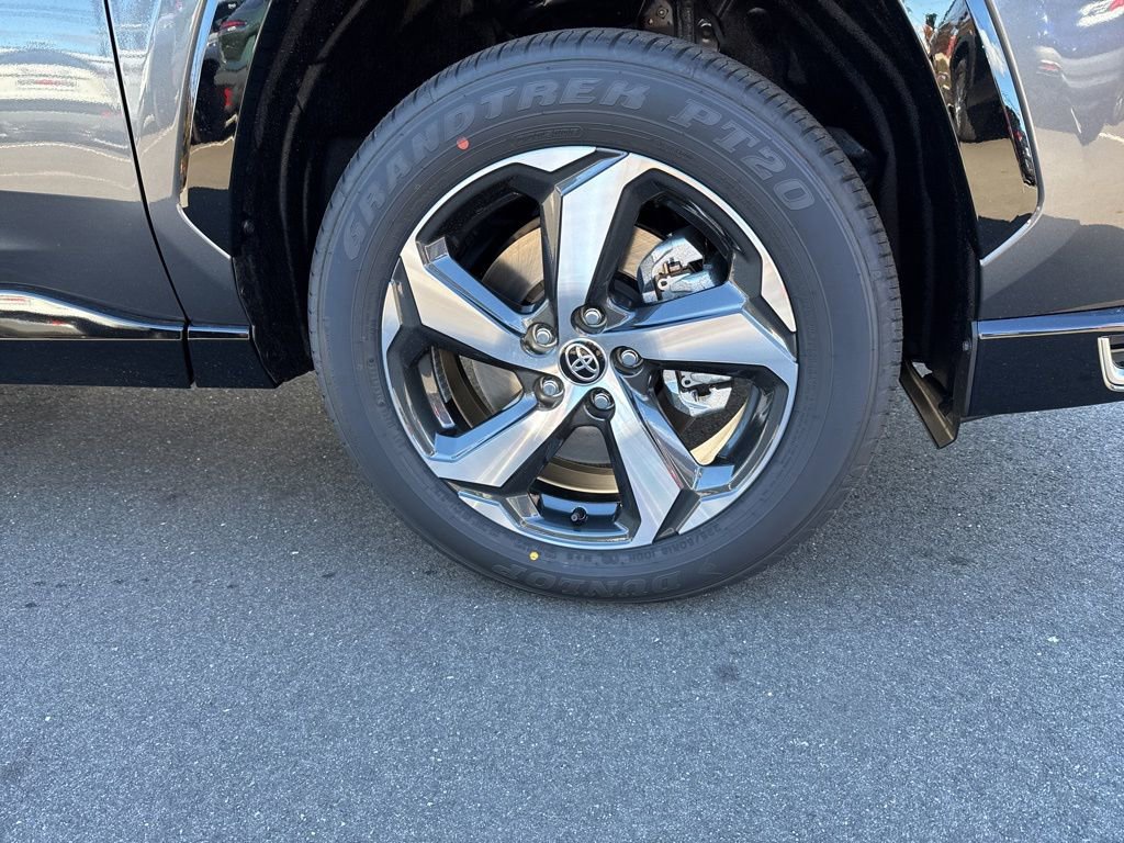 New 2025 Toyota RAV4 SE image 8