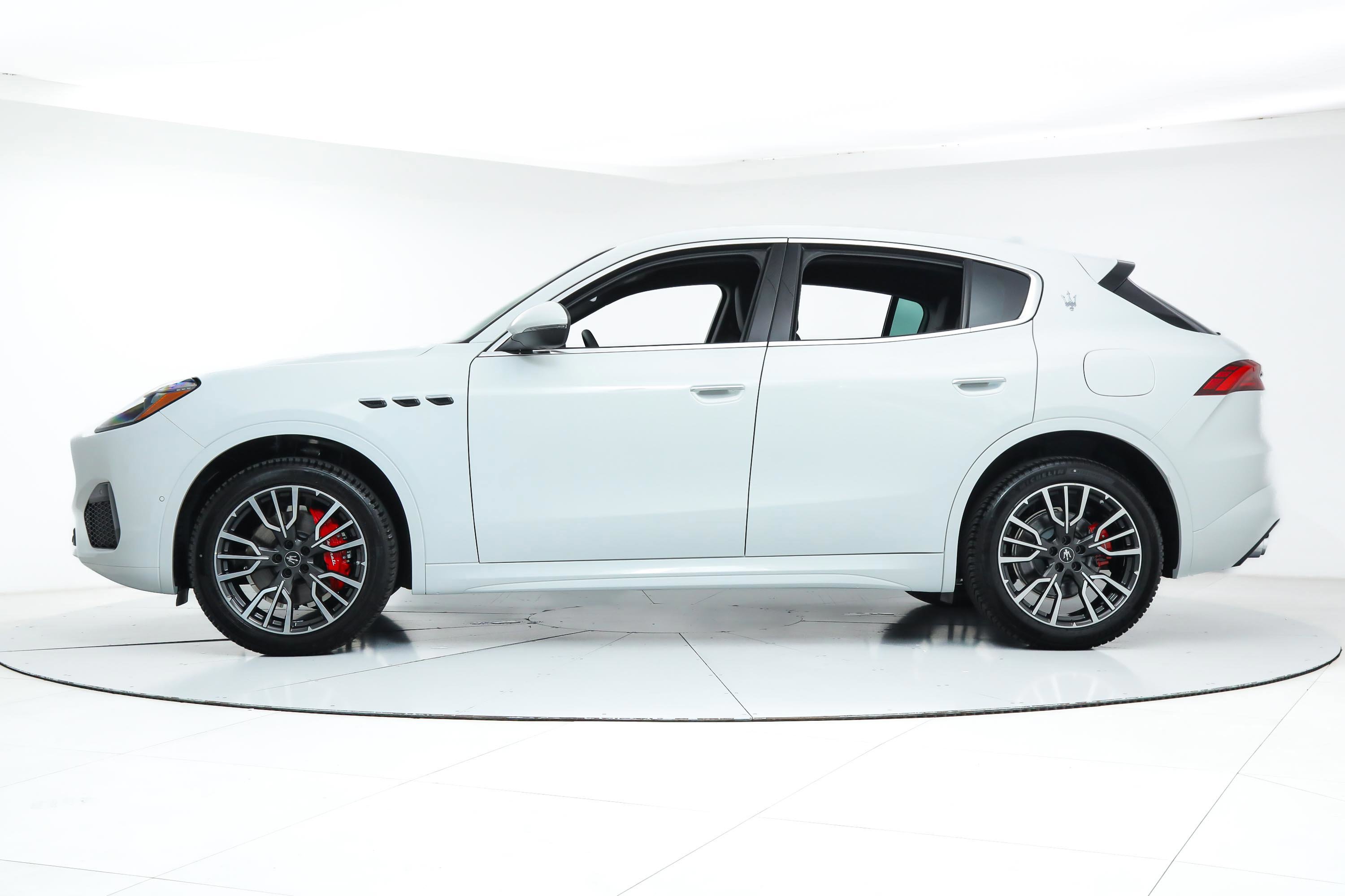 New 2025 Maserati Grecale GT image 2