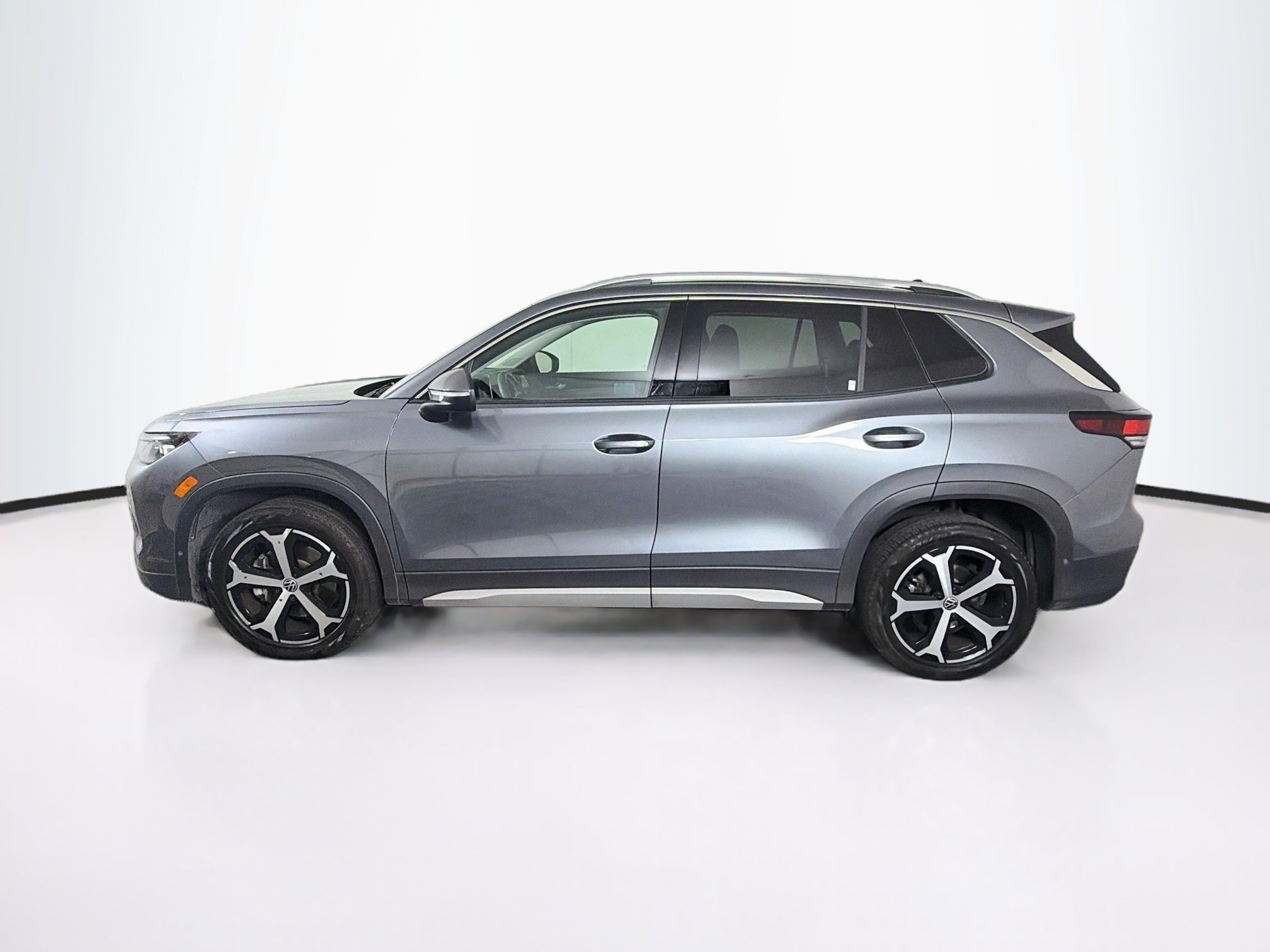 Used 2026 Volkswagen Tiguan SE AWD/4WD image 4