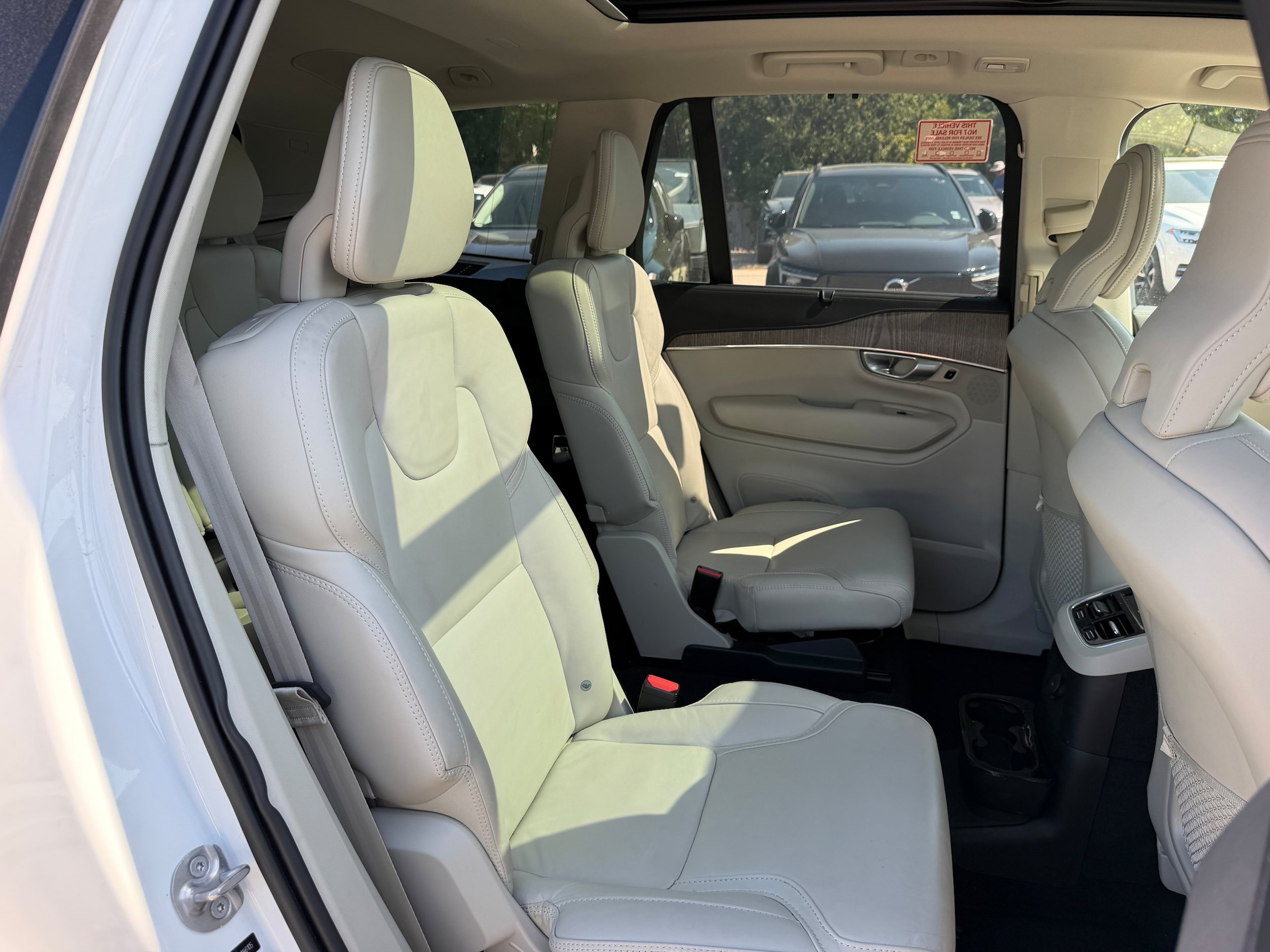 Certified 2024 Volvo XC90 T8 Ultimate w/ Protection Package Premier AWD/4WD image 12