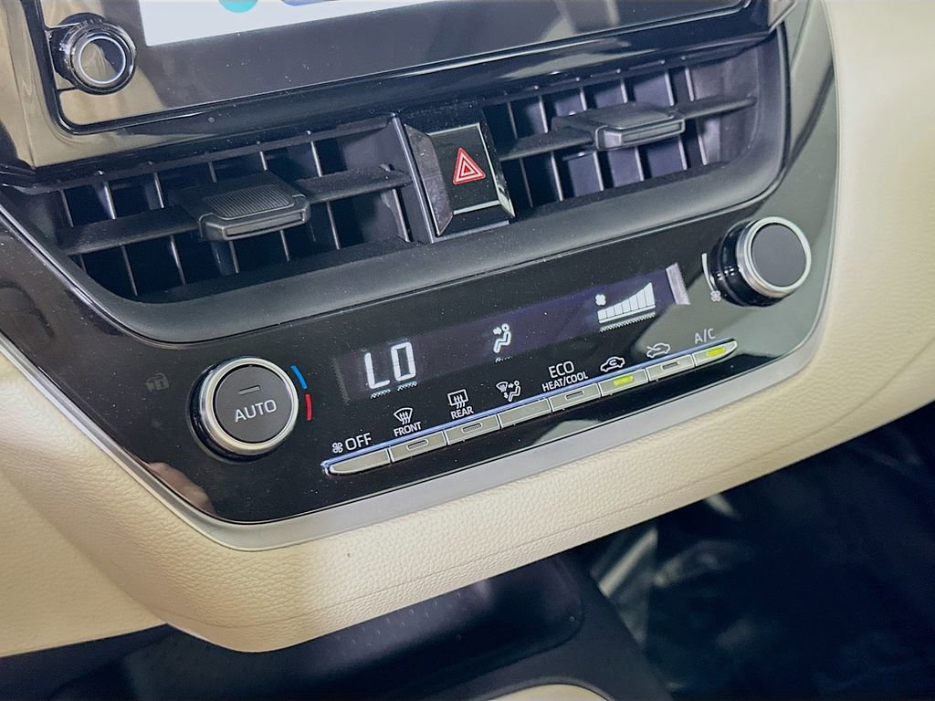 Used 2025 Toyota Corolla LE image 26