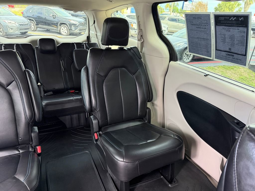 Used 2021 Chrysler Pacifica Touring-L w/ Uconnect Theater Family Group FWD image 23